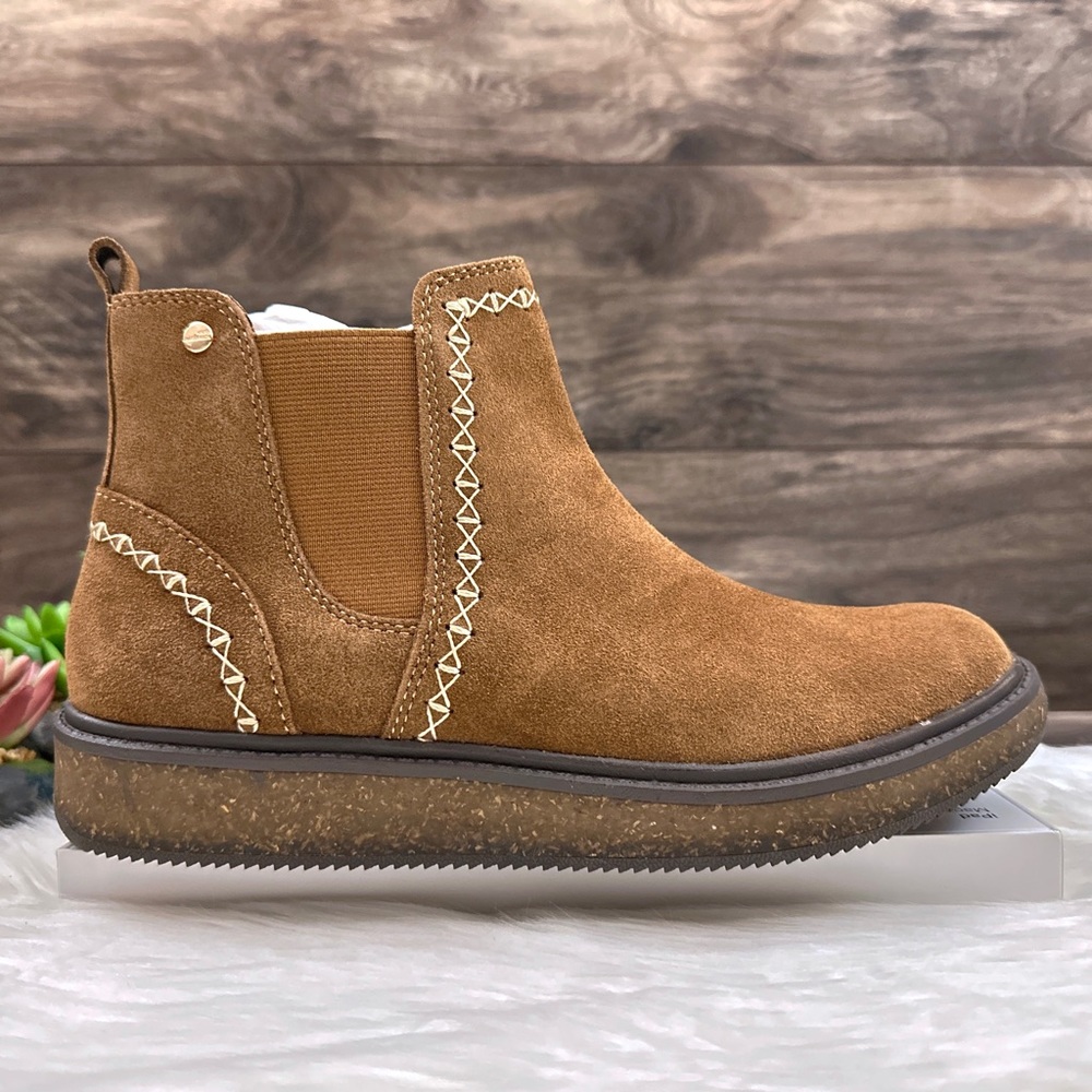 NIB Earth Elements Avens Slip On Chelsea Ankle Bootie Camel Suede 8M 39 - Picture 5 of 13